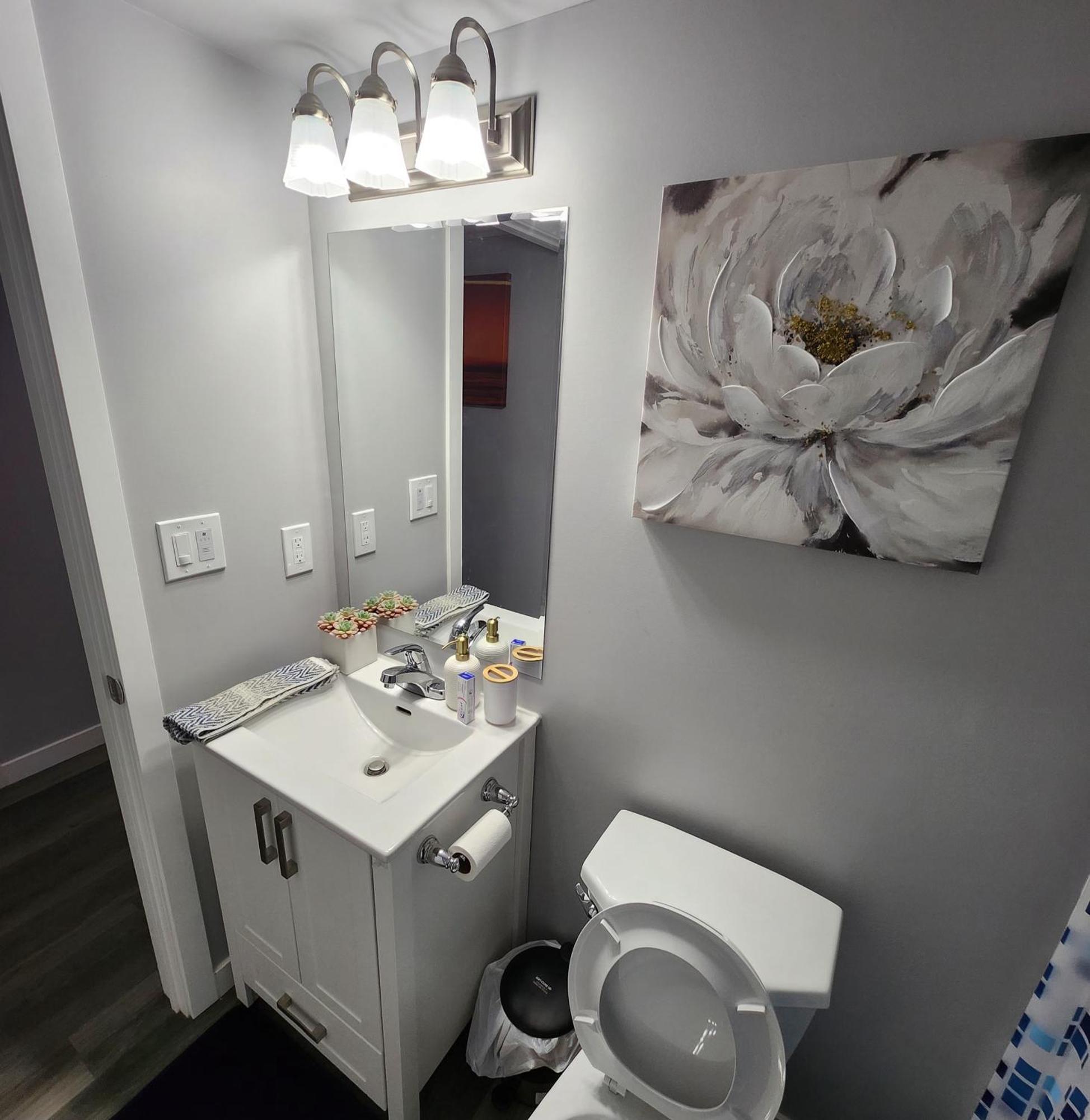 Entire Basement Suite With Private Entrance وينيبج المظهر الخارجي الصورة